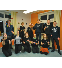 Jonglieren mit selbstgebastelten B&auml;llen w&auml;hrend der Sch&uuml;lerakademie Mathematik